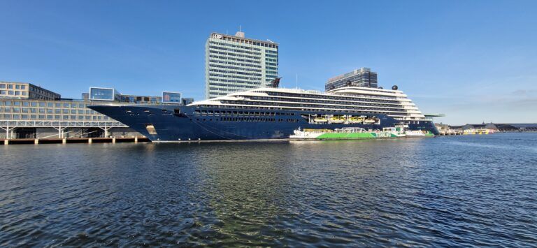 Titan ship-to-ship bunkering of Ritz-Carlton Yacht Collection's Ilma 