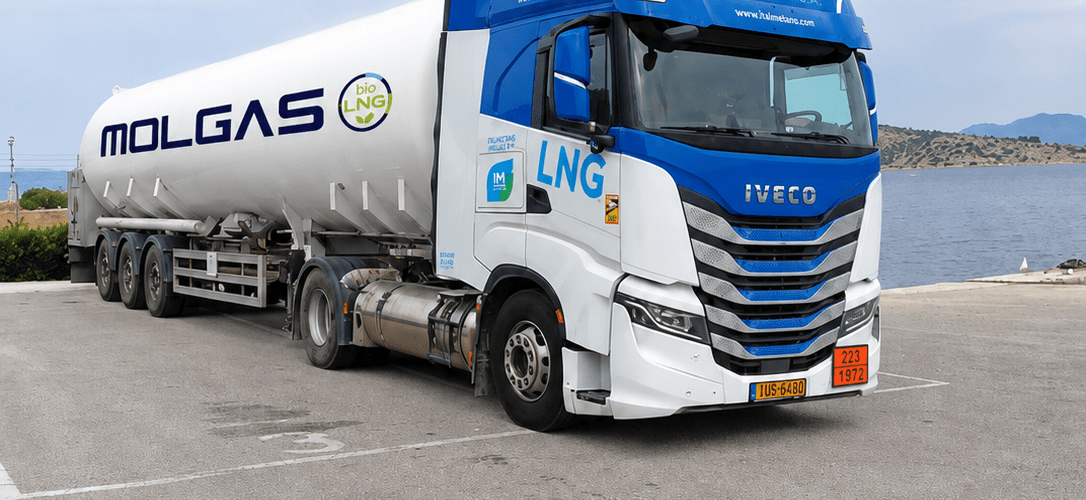 Molgas and Italmetano Hellas collaborate and achieve a newmilestone for the Greek LNG market: the delivery of an LNG cargoto an industrial customer using an LNG-powered truck